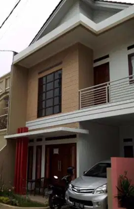 DIJUAL RUMAH 2 LANTAI LOKASI STRATEGIS