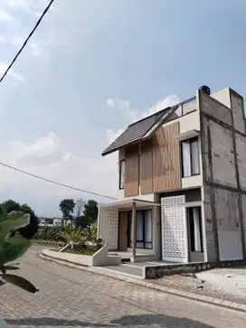 villa mewah dekat alun-alun Batu Malang