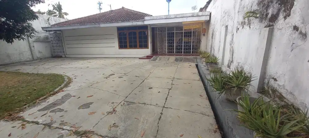 Rumah Komersil Tengah Kota Area Riau Bandung