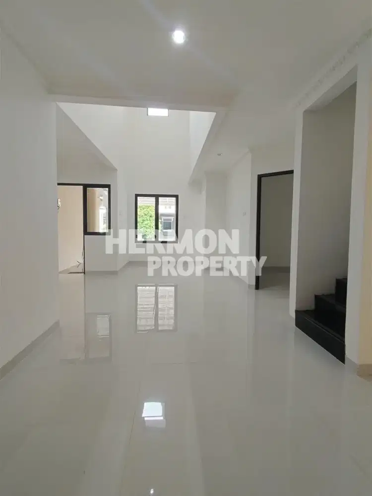 Rumah Bangunan Besar & Baru Renovasi ,Nyaman Bagus di Kota Wisata