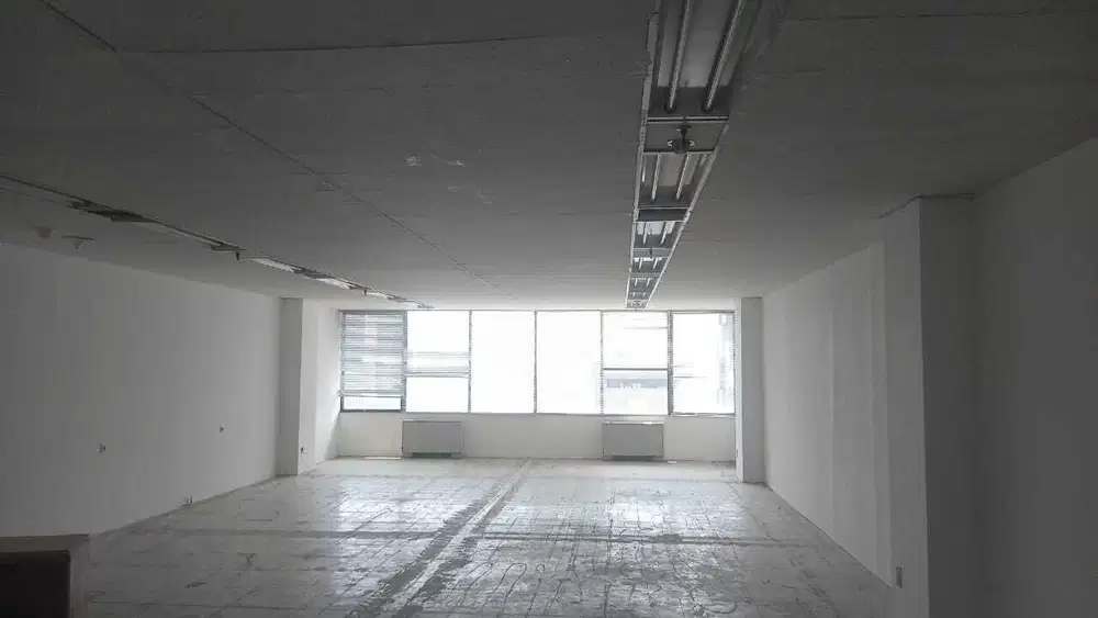 SEWA KANTOR DI JAKARTA PUSAT THAMRIN 119M2 BARE 130K NEGO