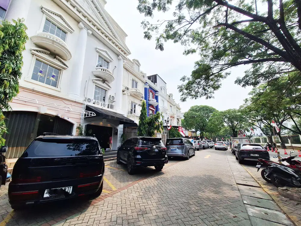 DIJUAL Ruko PIK 5x15 4 lantai . Rukan Exclusive Hadap jalan raya Bagus