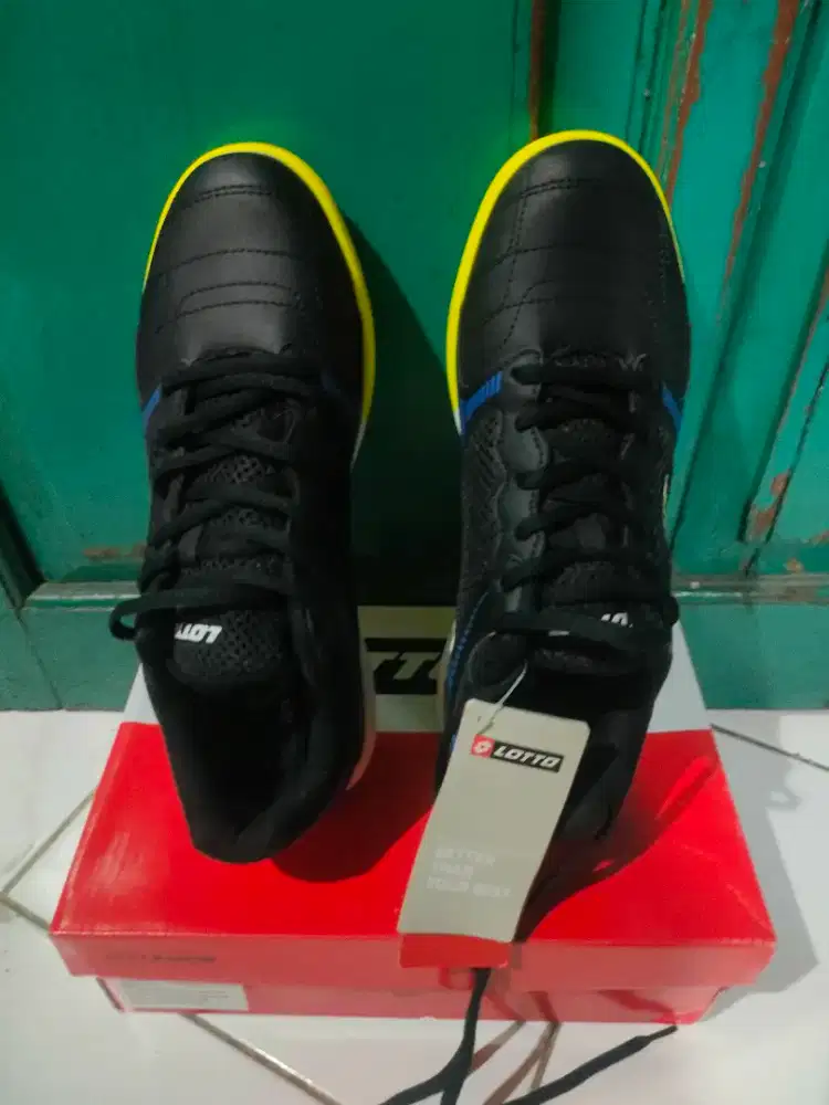 Sepatu futsal Lotto oroginal size 42