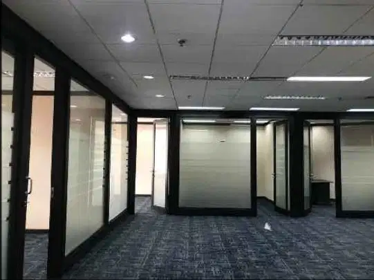 SEWA KANTOR DI SUDIRMAM SCBD BEJ TOWER 303M2 PARTISI 300RB NEGO