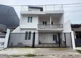 Rumah Baru 3 Lantai Darmo indah selatan Rp 1,850M  dekat darmo harapan