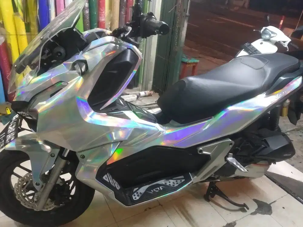 Jasa Pasang Sticker Motor, Mobil dll bisa COD datang kerumah.