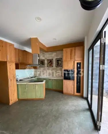 Rumah 2 Lantai Bagus Semi Furnished SHM di Cluster Serenade Lake