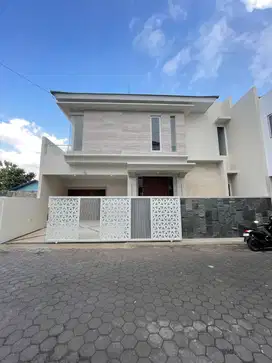 Rumah Mewah dalam Cluster dekat Sindu Kusuma Edupark (SKE)