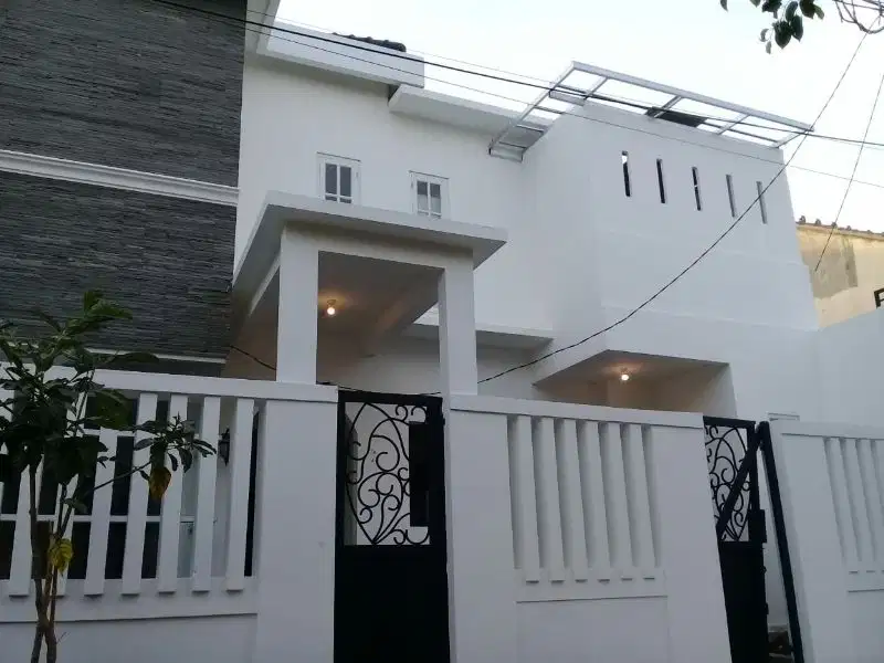 dijual rumah di komplek taman buaran indah