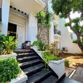 Rumah 3 Lantai Semi Furnished Di Pulomas S9113