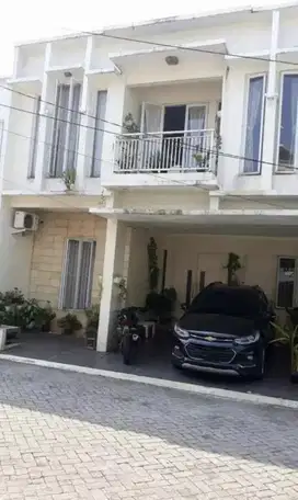 Dijual rumah 2 lantai semi furnished cluster area bintaro sektor 3