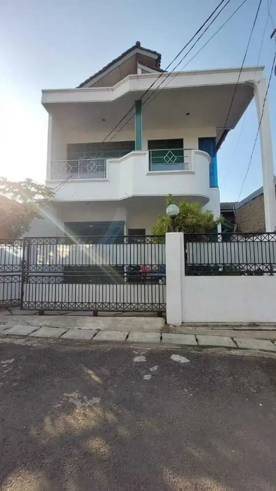 Rumah Siap Huni Full Furnished 2,5 Lantai di Meruya, Kembangan, Jakart