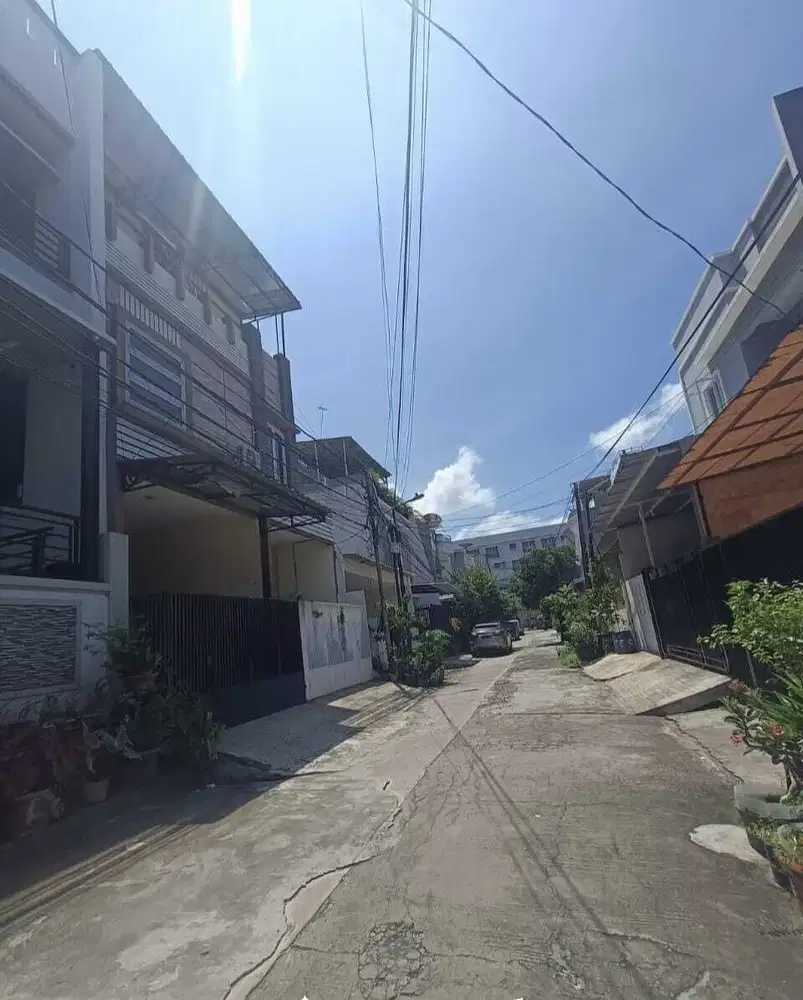 Dijual Murah! Rumah 3 Lantai di Muara Karang, Jakarta Utara