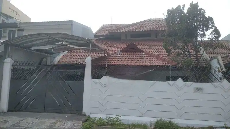Dijual rumah 2 lantai  Babatan Pantai Utara