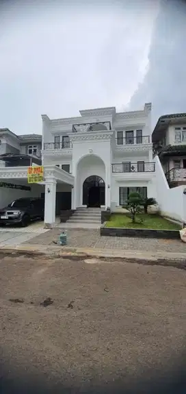Rumah 3 Lantai Unfurnished SHM di Sentul City, Bogor