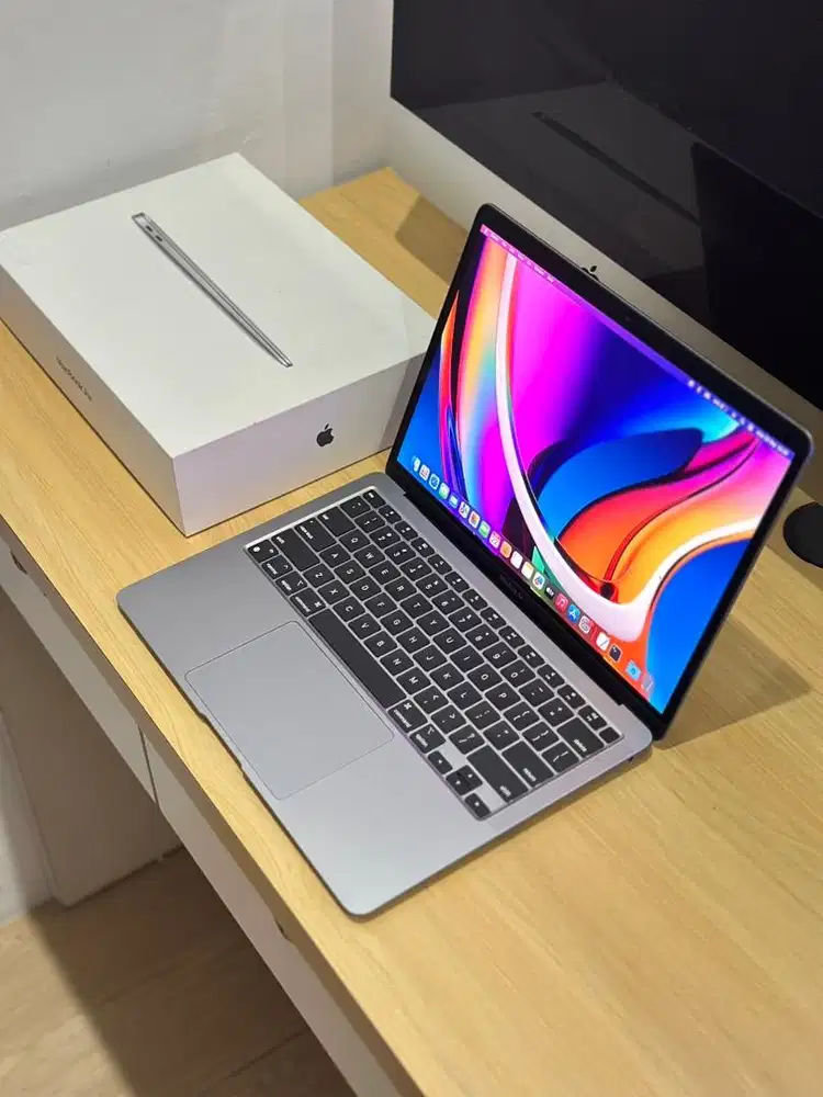 Macbook Air M1 8/256GB Space Gray Resmi iBox