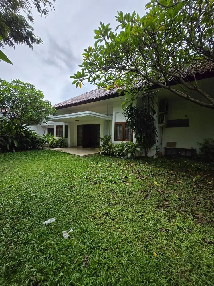 Rumah dijual di Jalan Wijaya Kebayoran Baru Jakarta Selatan