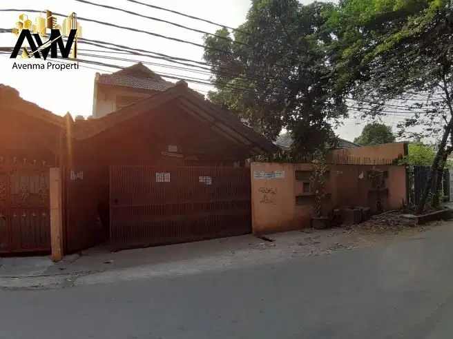 dijual rumah mewah terdapat kolam renang,tangerang selatan