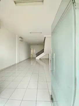 Jual ruko 3 lantai kawasan ramai Graha Boulevard, Gading Serpong
