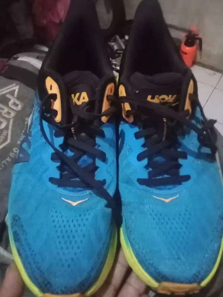 Sepatu running pria