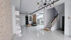 Semi Furnished Rumah Cakep  Di IL Lago Cluster Fiordini