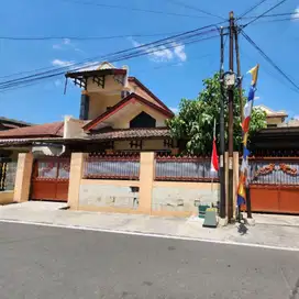 Rumah Bagus Kokoh 1,5 Lantai di Kota Solo dekat Fave Hotel Manahan