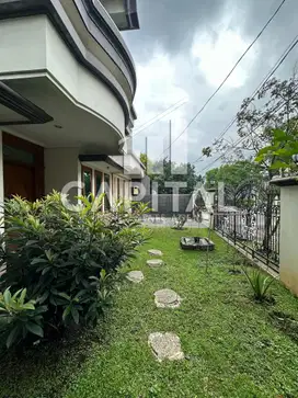 Rumah tinggal terawat dengan kualitas bangunan prima di Batununggal