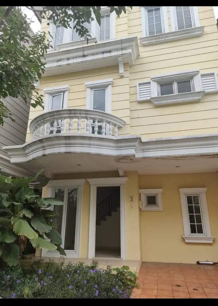 Dijual rumah montana si