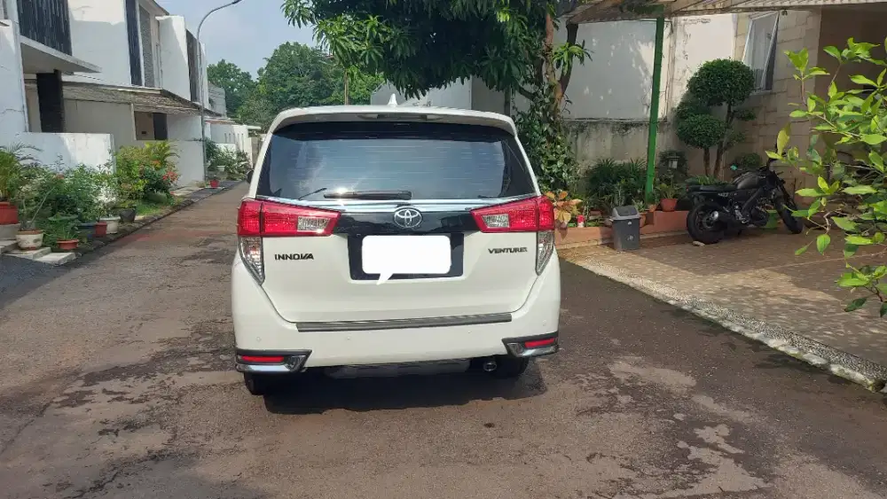 Innova reborn VENTURER Putih