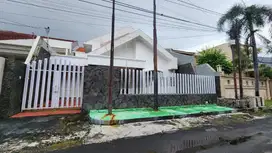 Disewakan Rumah Cantik Siap Huni Dharmahusada Indah Tengah