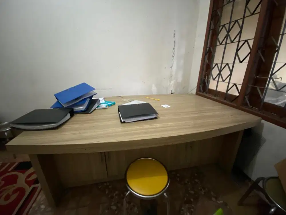 Meja kantor custom
