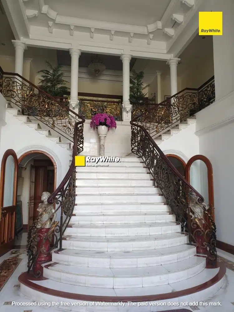 Rumah Lux 3 Lantai, Menteng, Jakarta Pusat