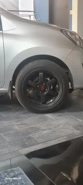 Velk r 16 rays agya
