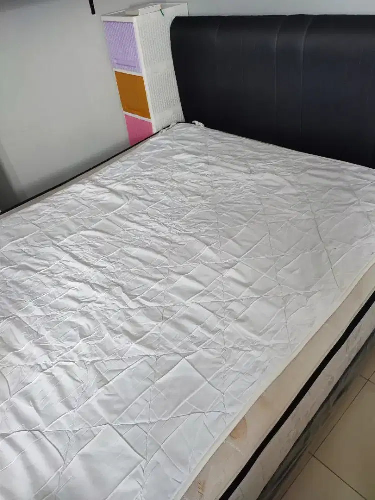 Spring bed queen size empuk