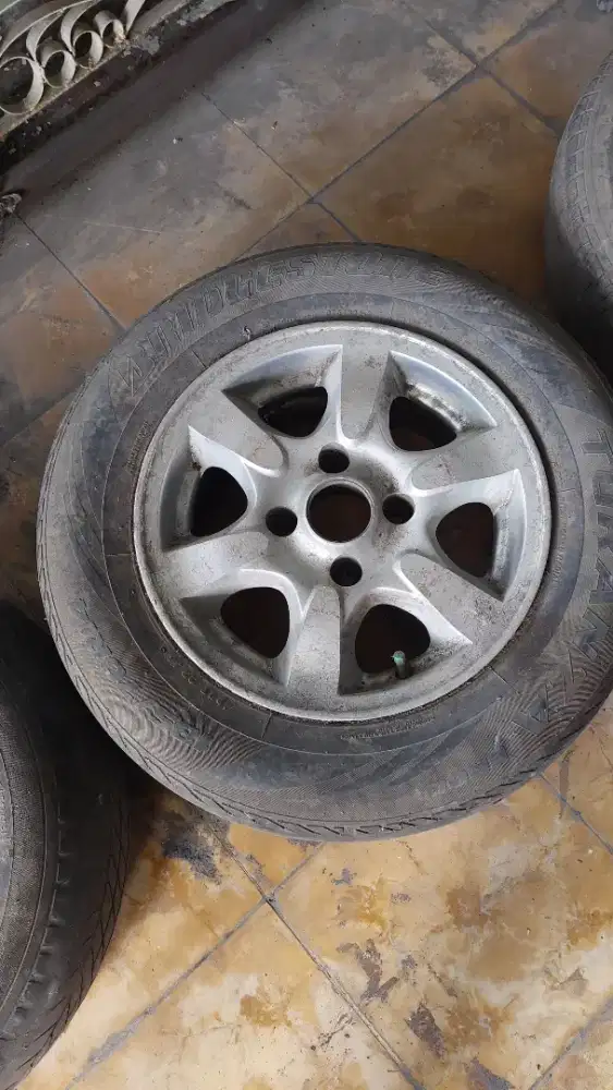 Velg ban kijang kapsul