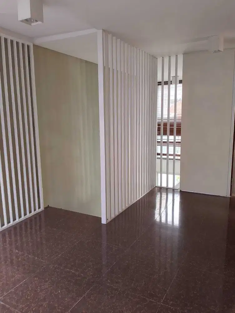 Rumah siap huni 2 lantai di Pondok indah