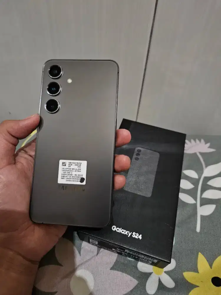 Samsung S24 masih bagus 8/256. Garansi masih lama