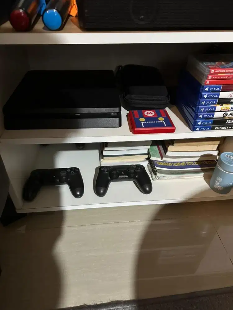 Dijual ps 4 500 GB, 2 stik