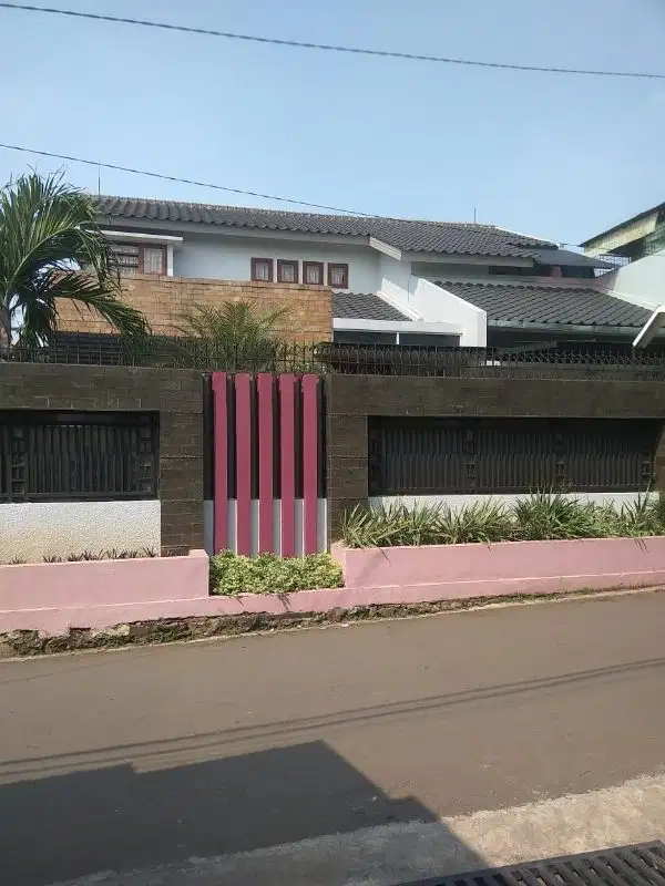Dijual rumah dengan luas tanah besar di Jurang Mangu Barat