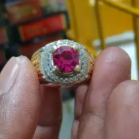 Merah ruby zirconia kristal