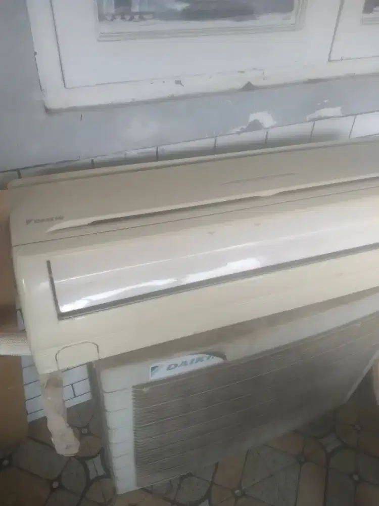 Ac daikin 1pk kondisi freon masih utuh plus fullset
