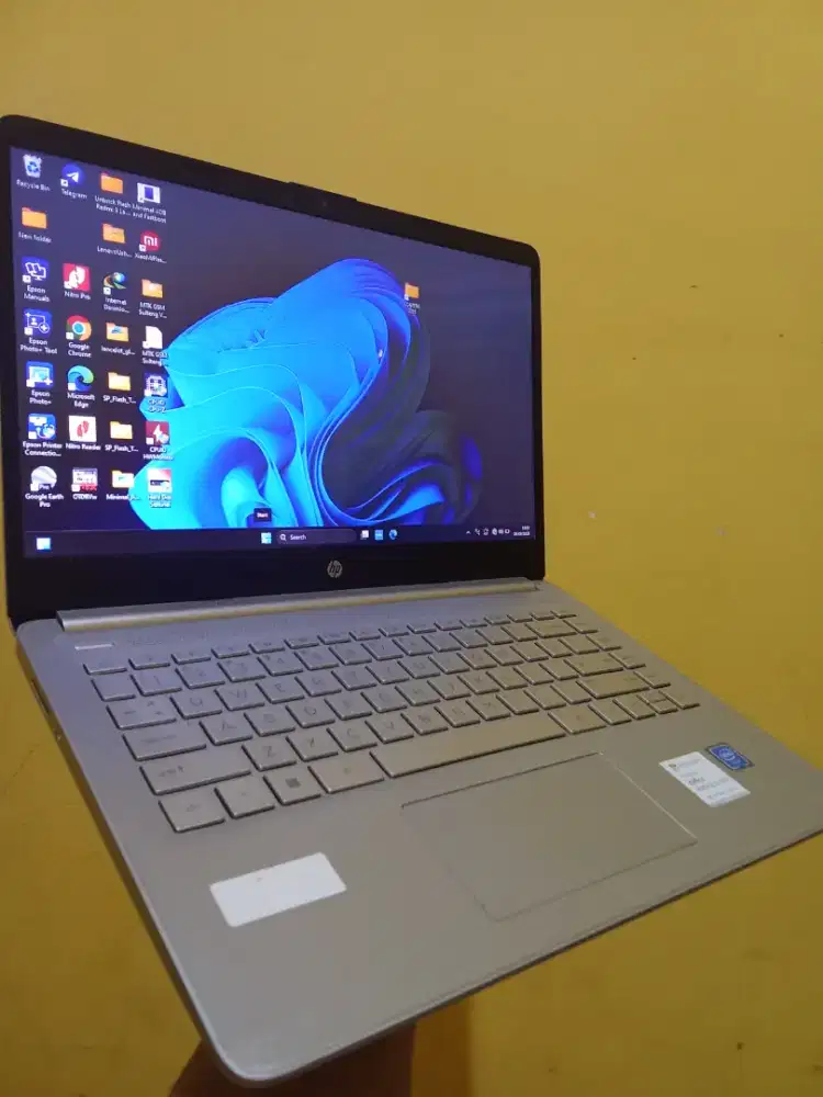 HP 14 S backlite