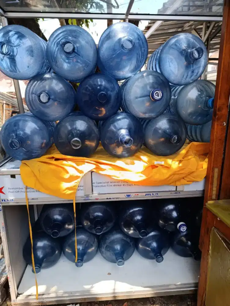 Aqua galon isi ulang