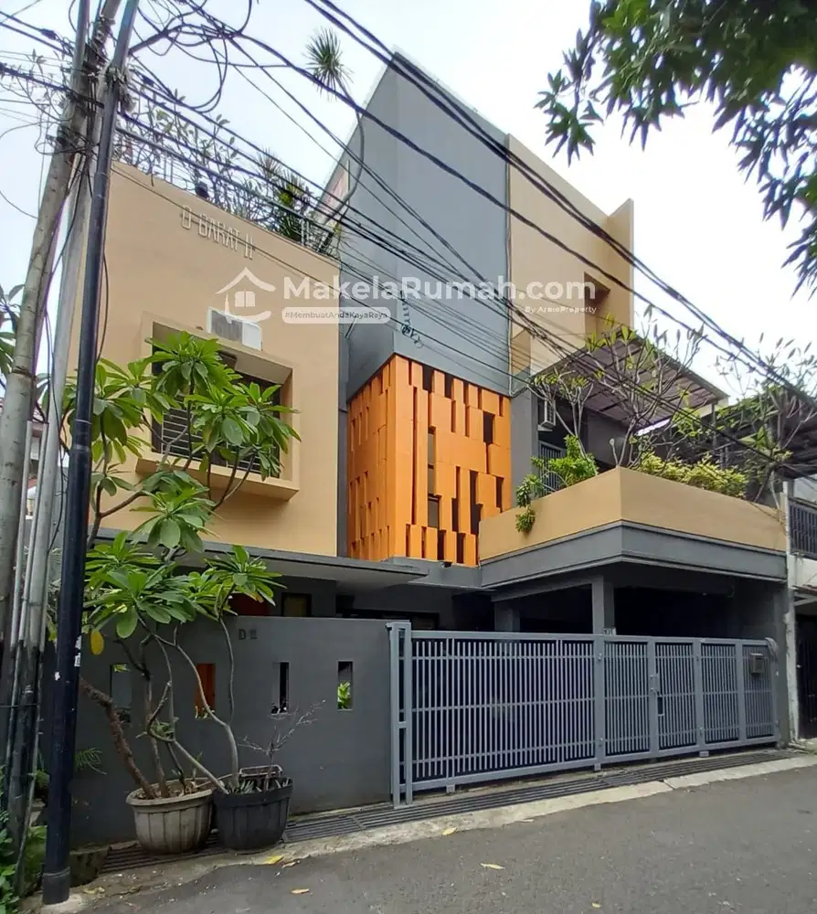 Rumah Dijual 3 lantai Di Tebet Jakarta Selatan Siap Huni