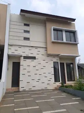 Dijual cepat rumah baru dalam townhouse di pejaten