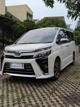 Toyota Voxy 2020 White - Low KM, Siap Pakai, Atas nama sendiri