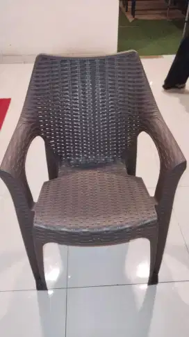 Kursi plastik kuat kokoh