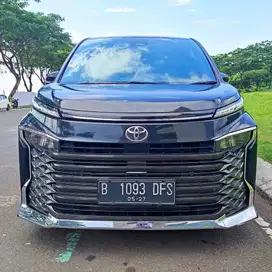Toyota Voxy AT 2022