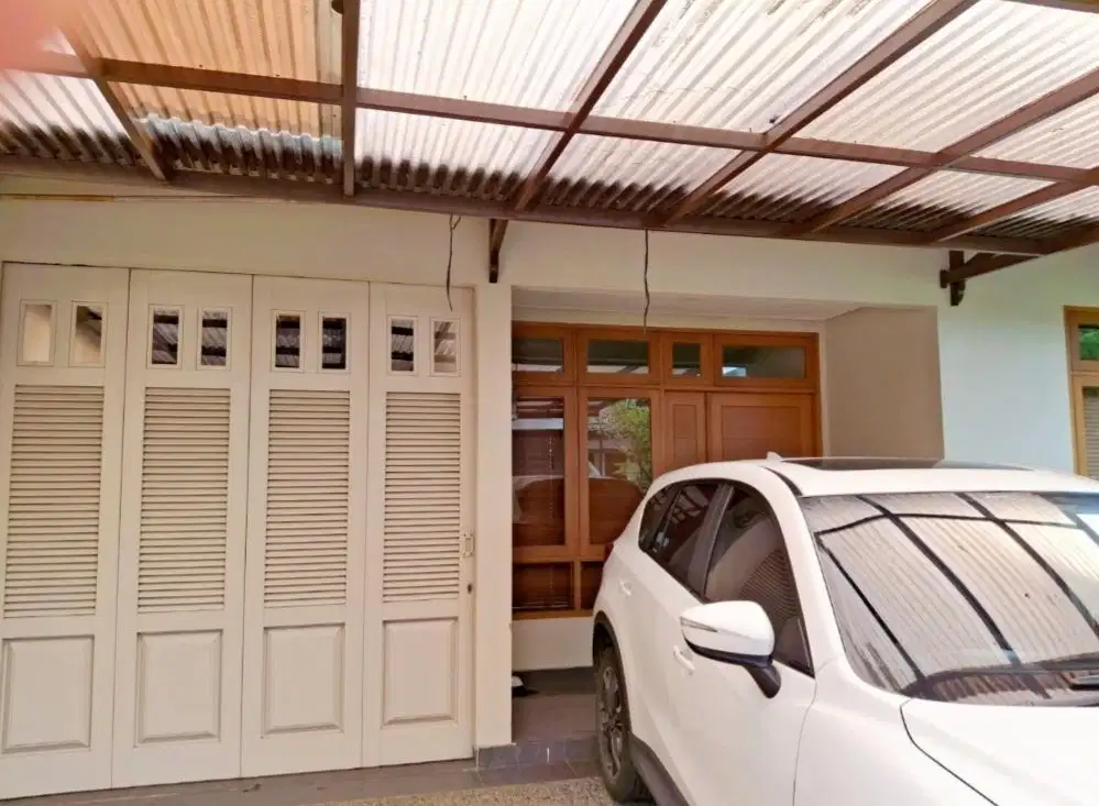 RUMAH PINGGIR JALAN BISA UNTUK KANTOR ATAU USAHA DI GRIYA LOKA BSD