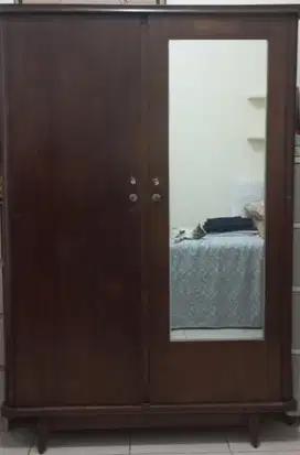 Lemari pakaian jati